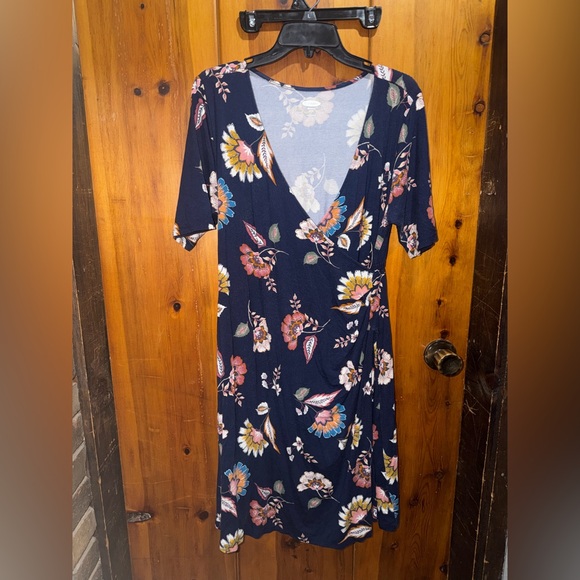 Old Navy Dresses & Skirts - Floral Maternity Dress